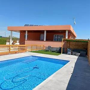 https://casa-para-ti-con-piscina-barbacoa-jardin-confort.catalonia-hotels.com